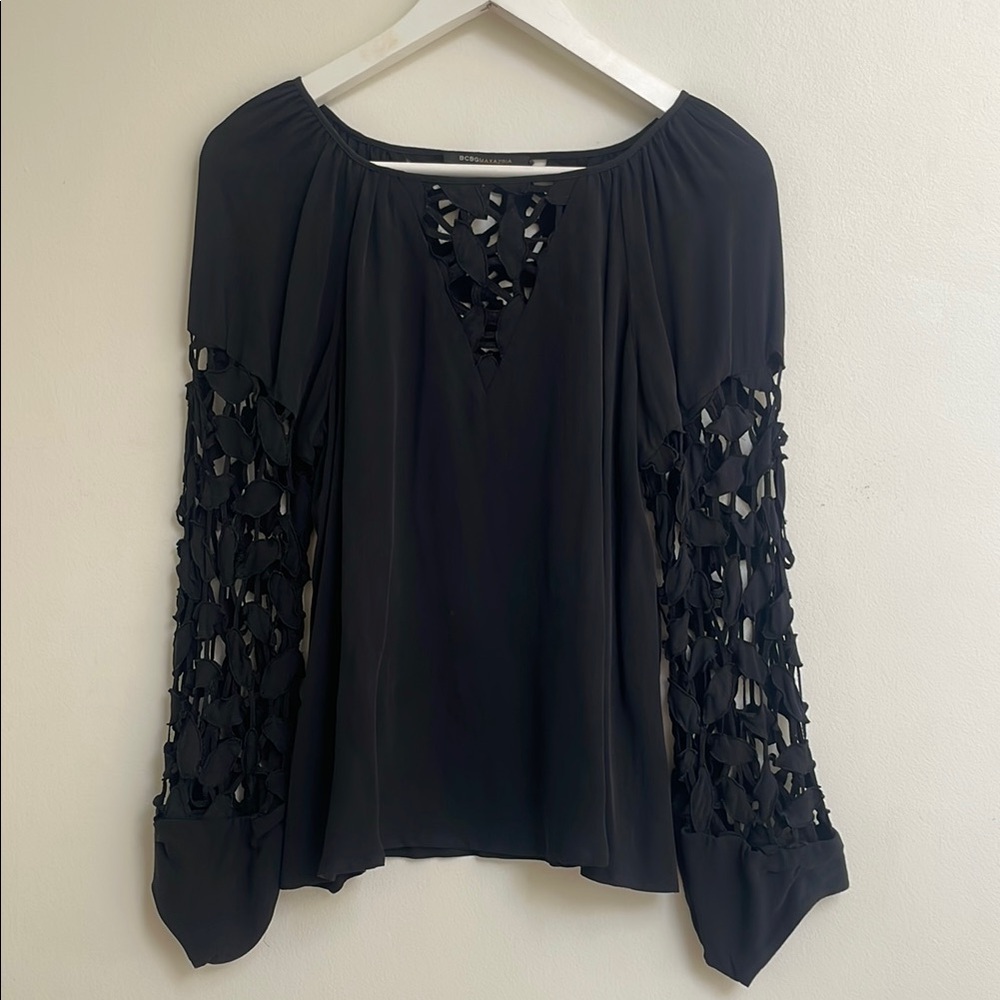 BCBG MAXAZRIA Black Crotchet Mesh Sleeve Silk Top. Size M.